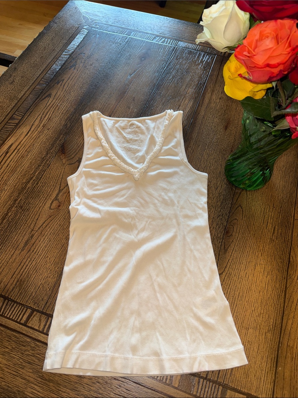 Banana Republic White V-Neck Tank Top - Sleeveless Cotton Layering Tee